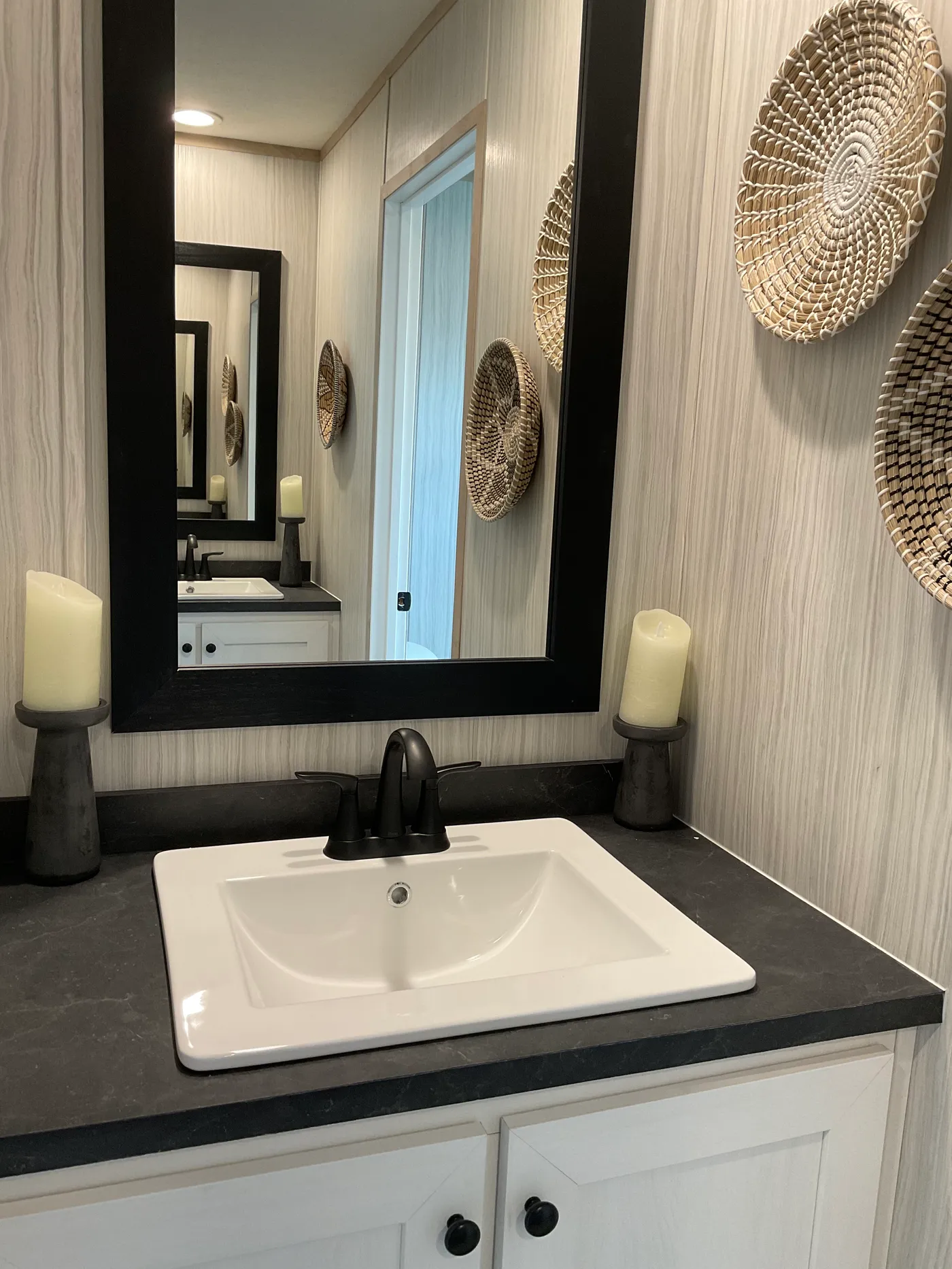 The EMERALD 7228-643 Primary Bathroom. This Manufactured Mobile Home features 4 bedrooms and 2 baths.