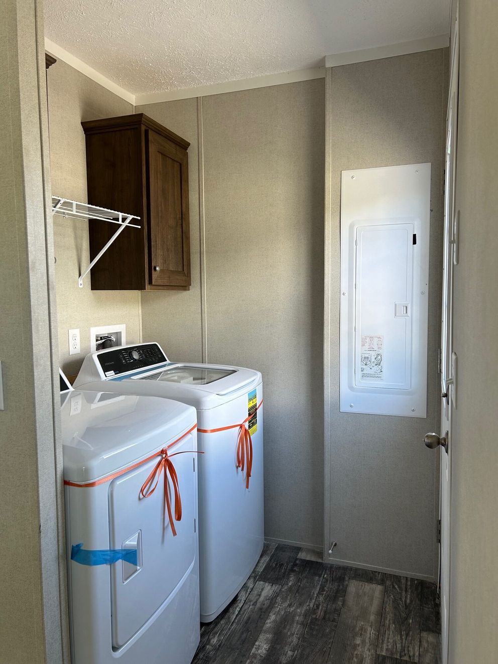 The SAPPHIRE XL 8016-644 Utility Room. This Manufactured Mobile Home features 3 bedrooms and 2 baths.