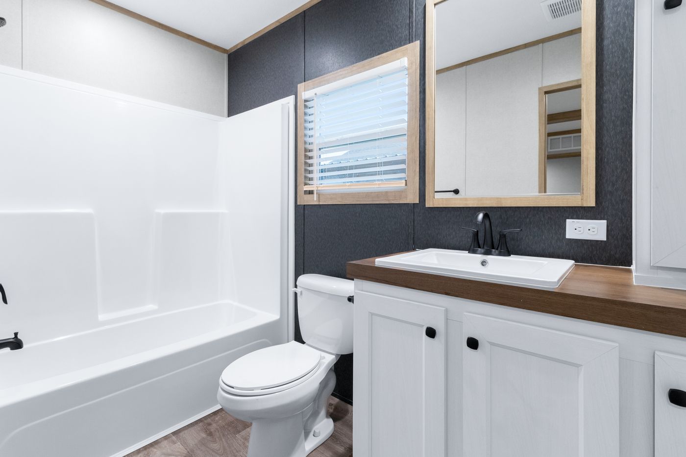 The EL SUENO BREEZE Guest Bathroom. This Manufactured Mobile Home features 4 bedrooms and 2 baths.