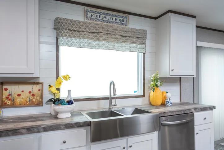 The LOCKLEAR Exterior. This Manufactured Mobile Home features 4 bedrooms and 2 baths.