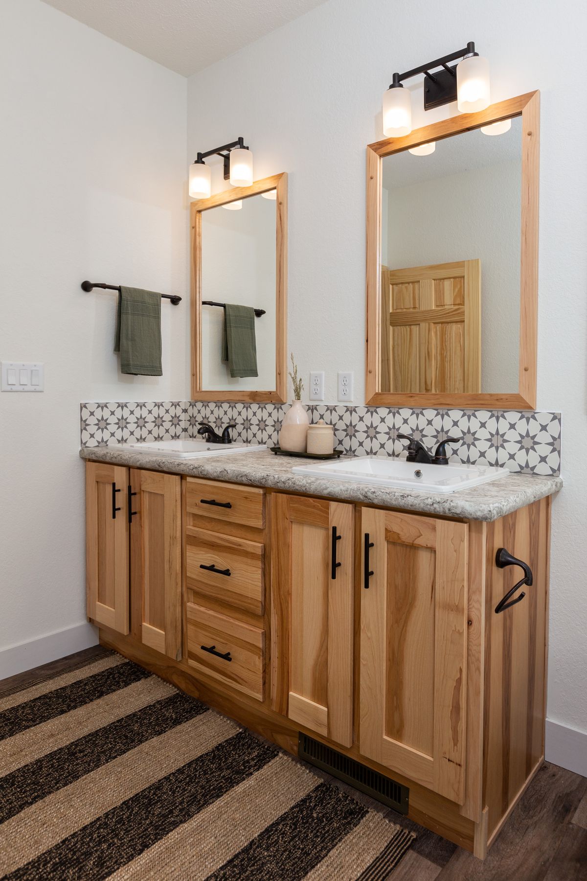 The LEGACY 412 Master Bathroom. This Manufactured Mobile Home features 3 bedrooms and 2 baths.