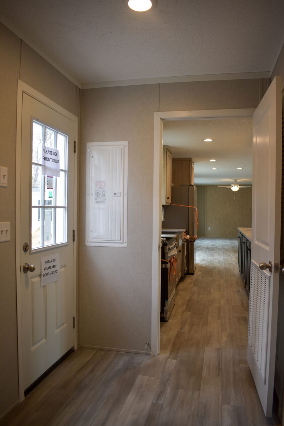 The MOONSTONE 60 Entryway