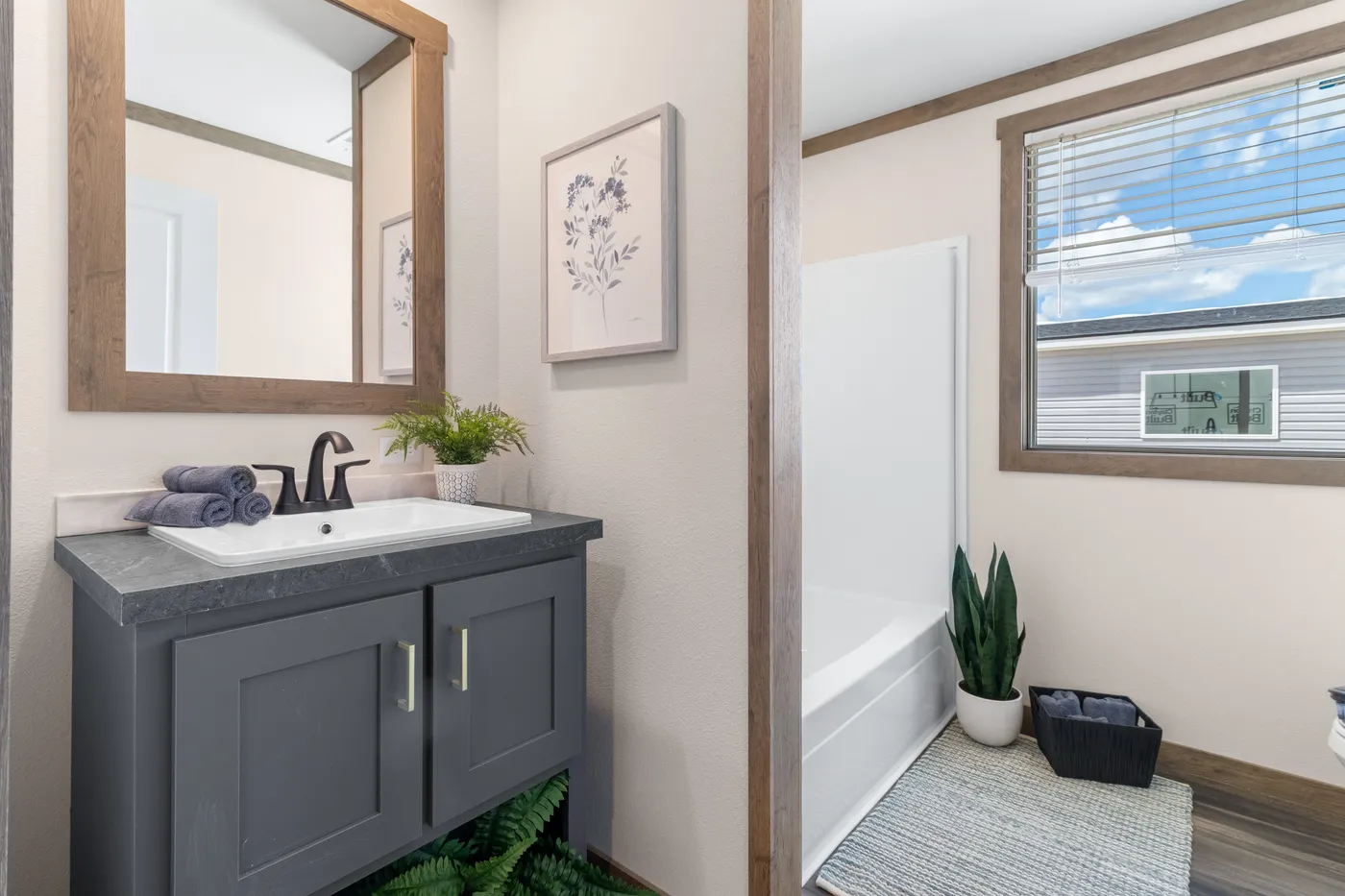 The FARM 4 FLEX Guest Bathroom. This Manufactured Mobile Home features 4 bedrooms and 3 baths.