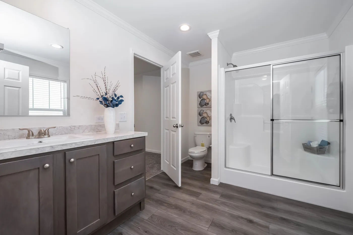 The 5406 "PINEHAVEN" 7616 Primary Bathroom. This Manufactured Mobile Home features 3 bedrooms and 2 baths.