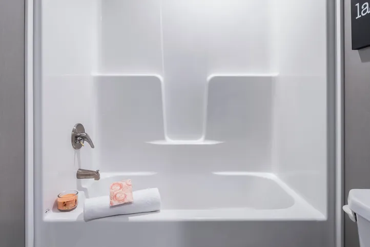 The CASCADE Guest Bathroom. This Manufactured Mobile Home features 4 bedrooms and 2 baths.