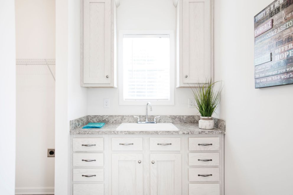 The 1558 JAMESTOWN Guest Bathroom. This Manufactured Mobile Home features 3 bedrooms and 2 baths.