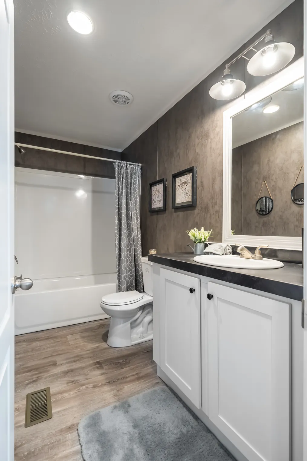 The TRADITION 52B Guest Bathroom. This Manufactured Mobile Home features 3 bedrooms and 2 baths.