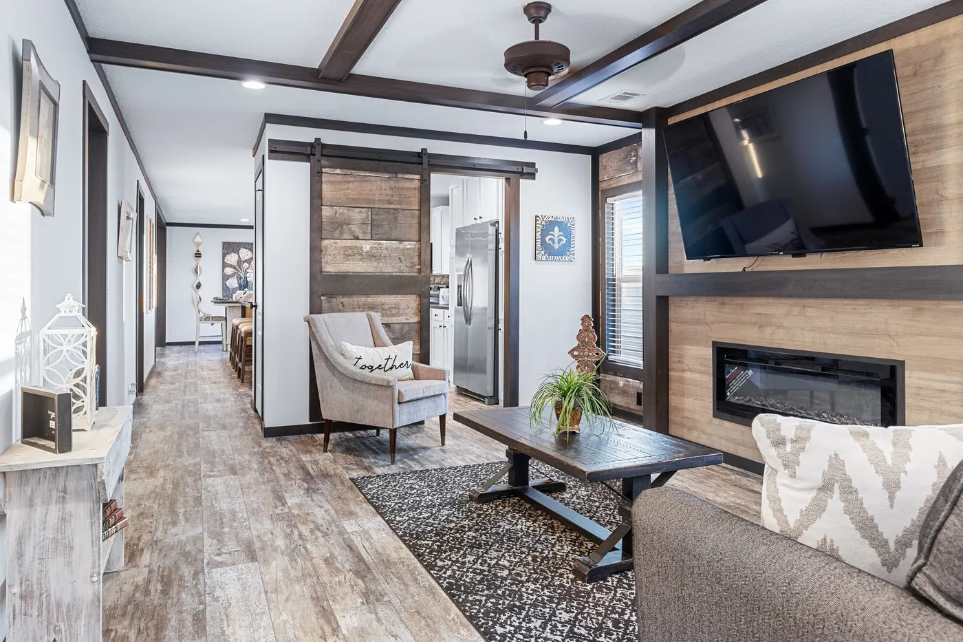The BOUJEE XL Foyer. This Manufactured Mobile Home features 4 bedrooms and 3 baths.