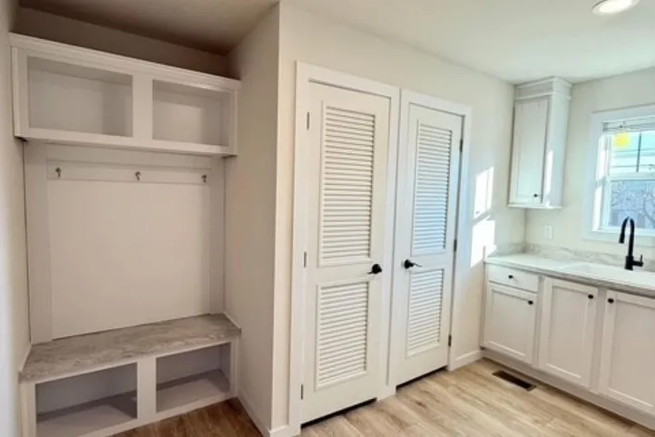 The TOMPKINS BLVD/6428-MS029-1 SEC Utility Room. This Manufactured Mobile Home features 3 bedrooms and 2 baths.