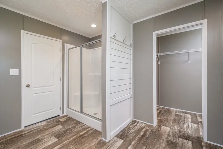 The LOCKLEAR Exterior. This Manufactured Mobile Home features 4 bedrooms and 2 baths.