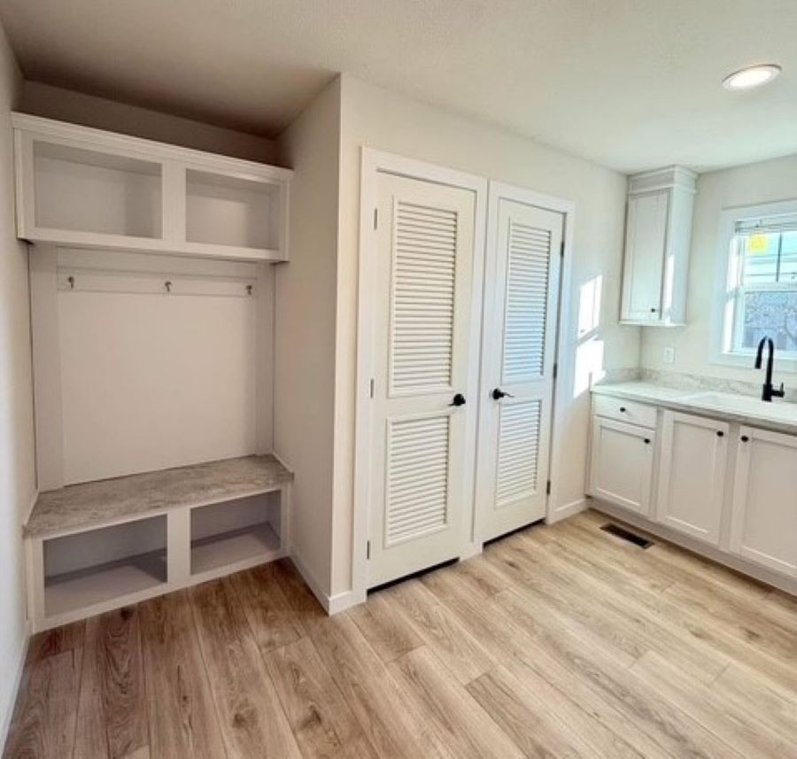 The TOMPKINS BLVD/6428-MS029-1 SEC Utility Room. This Manufactured Mobile Home features 3 bedrooms and 2 baths.