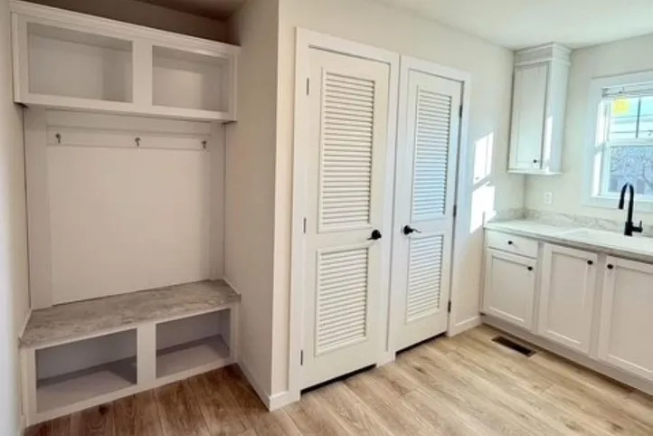 The TOMPKINS BLVD/6428-MS029-1 SEC Utility Room. This Manufactured Mobile Home features 3 bedrooms and 2 baths.