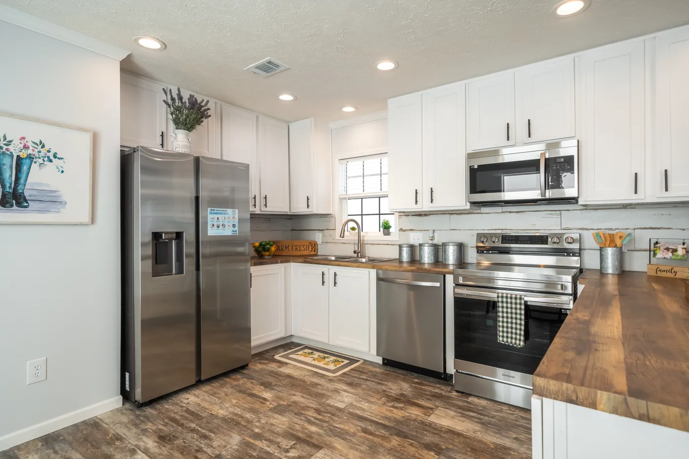 The THE MERCER Kitchen. This Manufactured Mobile Home features 3 bedrooms and 2 baths.