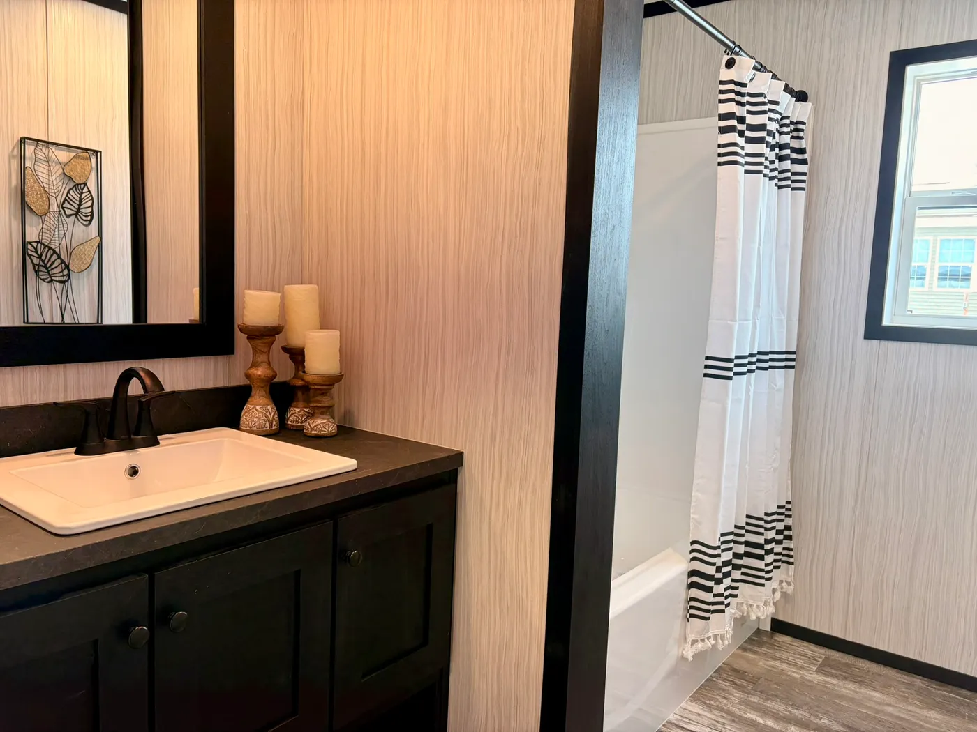 The DIAMOND Guest Bathroom. This Manufactured Mobile Home features 3 bedrooms and 2 baths.