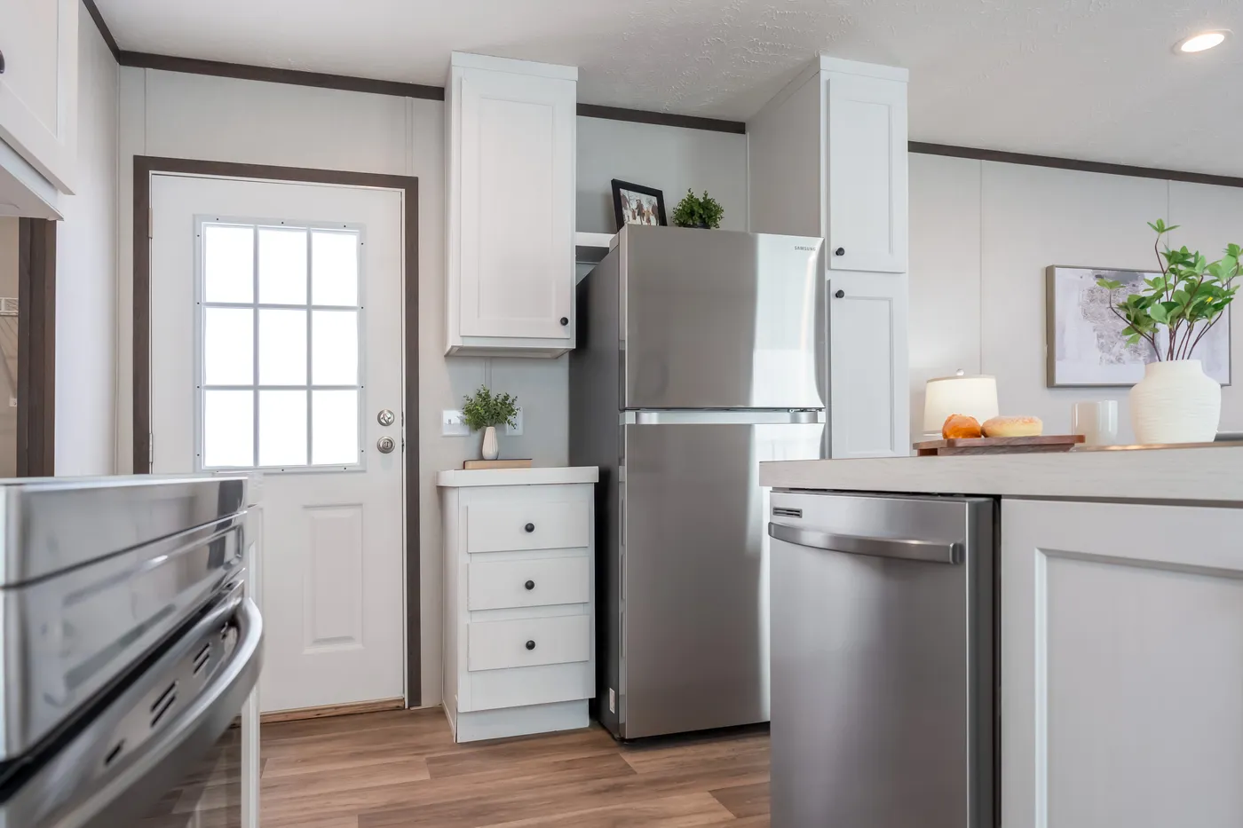 The DYNAMIC Kitchen. This Manufactured Mobile Home features 3 bedrooms and 2 baths.