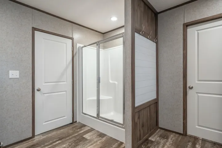 The LOCKLEAR Exterior. This Manufactured Mobile Home features 4 bedrooms and 2 baths.