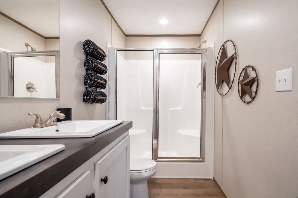The HORIZON BEACON 16663A Primary Bathroom. This Manufactured Mobile Home features 3 bedrooms and 2 baths.