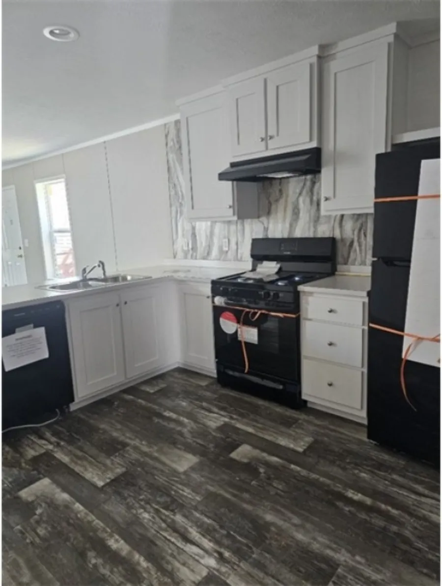 The TOPAZ Kitchen. This Manufactured Mobile Home features 3 bedrooms and 2 baths.