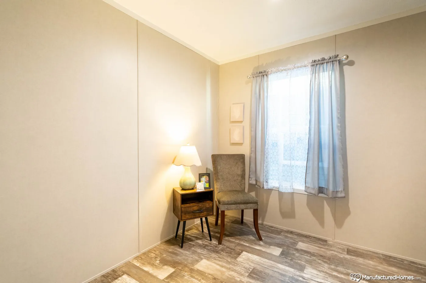 The TOPAZ 70 Guest Bedroom. This Manufactured Mobile Home features 3 bedrooms and 2 baths.
