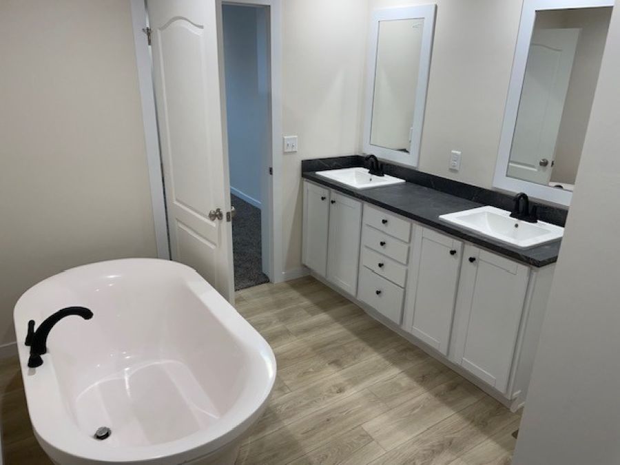 The MICHIGAN AVE/6028-MS026-1 SECT Primary Bathroom. This Manufactured Mobile Home features 3 bedrooms and 2 baths.
