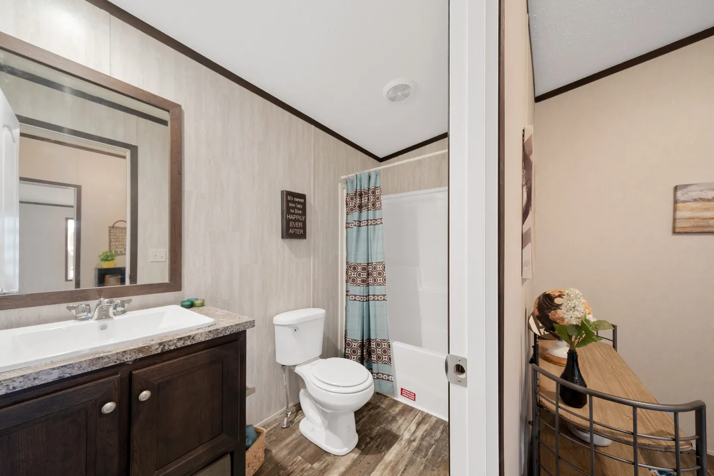 The GARNET Guest Bathroom. This Manufactured Mobile Home features 3 bedrooms and 2 baths.