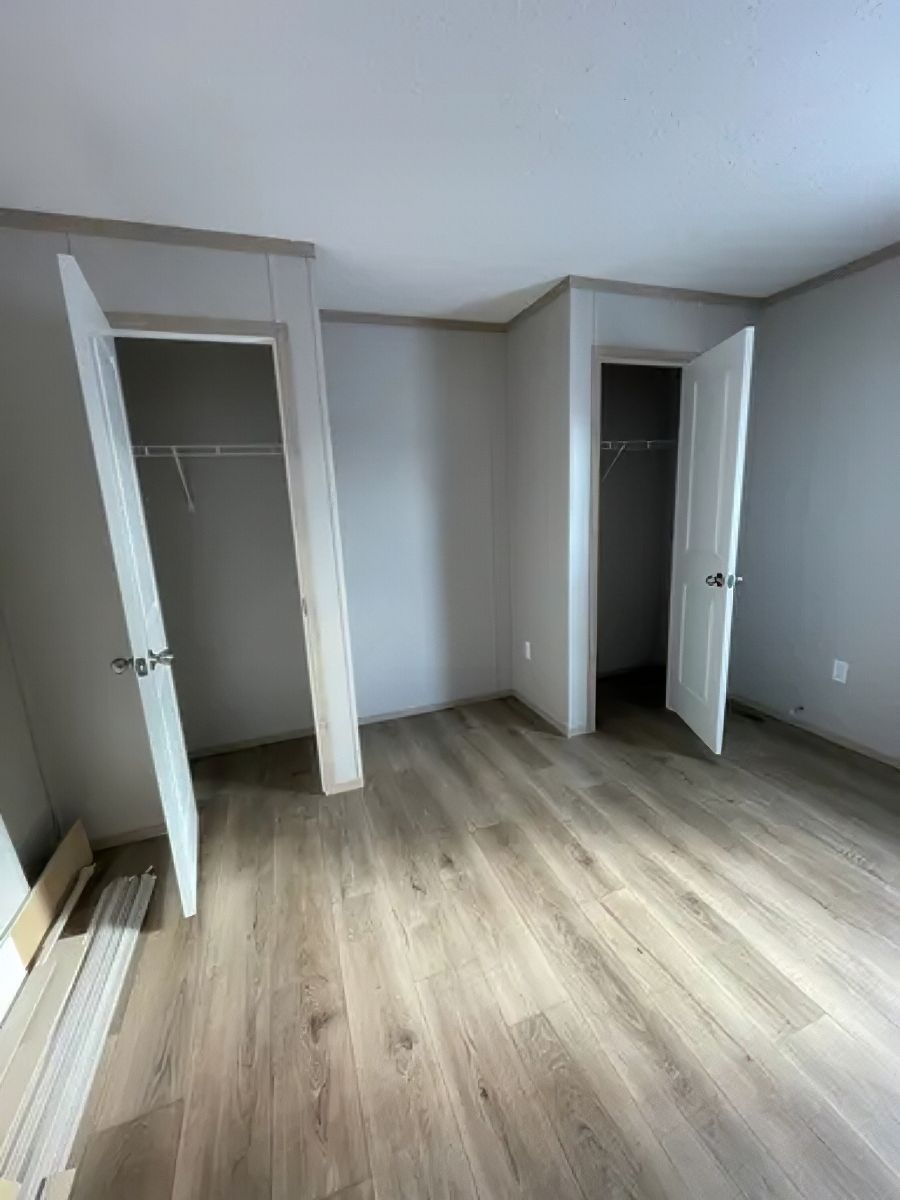 The JADE 48 Primary Bedroom. This Manufactured Mobile Home features 3 bedrooms and 2 baths.