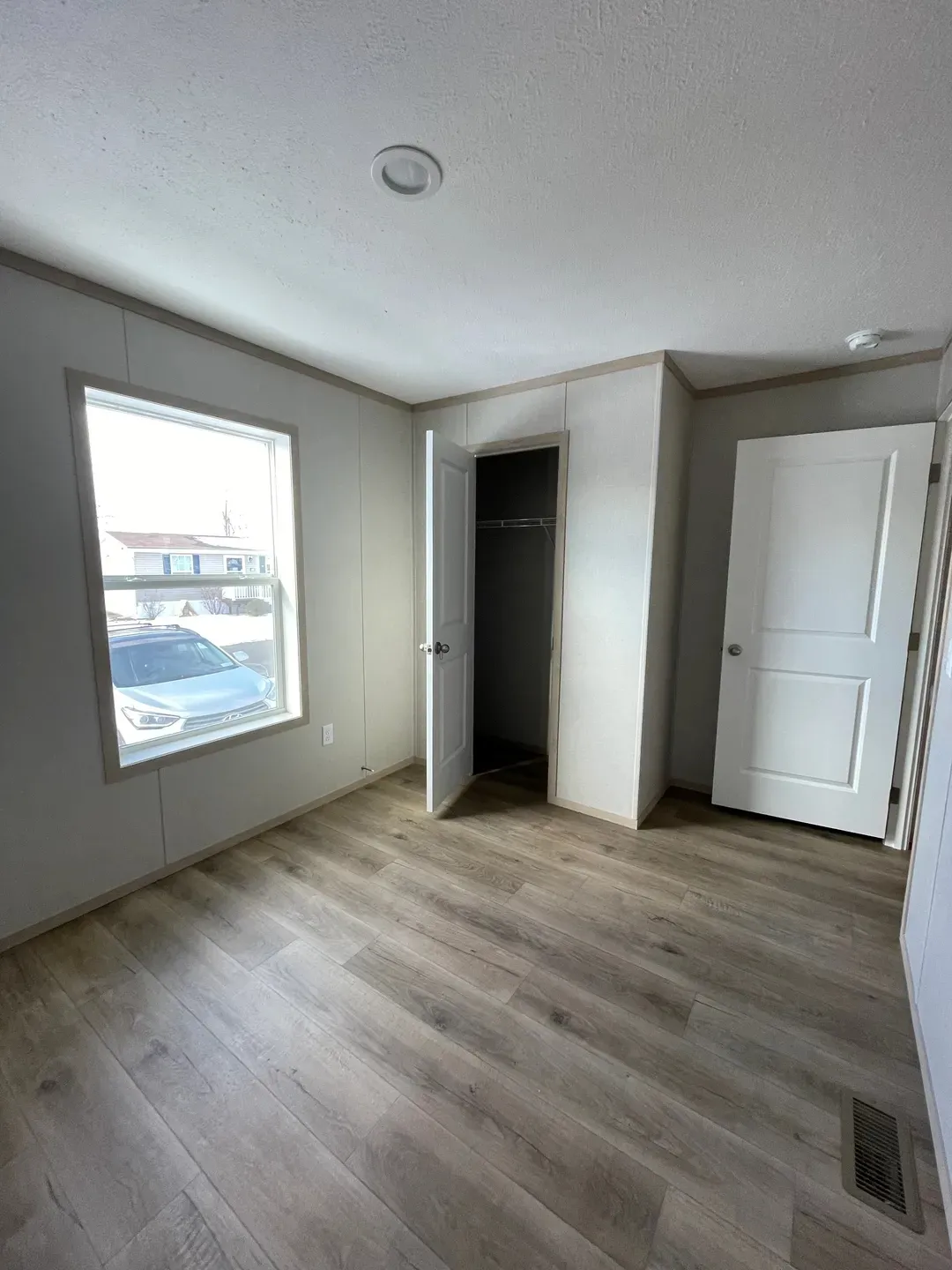 The JADE 48 Primary Bedroom. This Manufactured Mobile Home features 3 bedrooms and 2 baths.