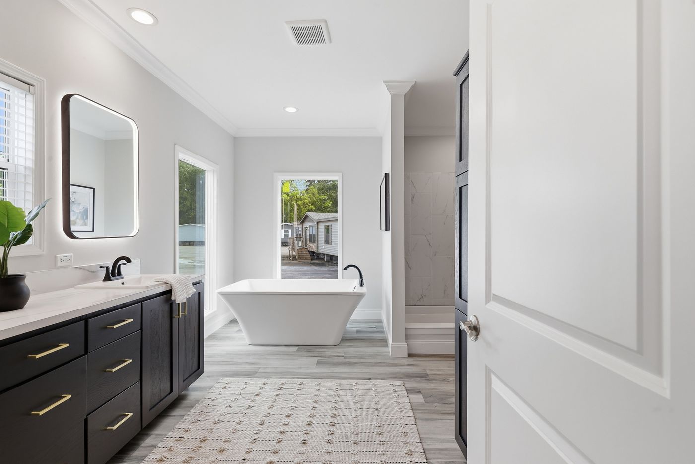The THE SUMMIT Primary Bathroom. This Manufactured Mobile Home features 3 bedrooms and 2 baths.