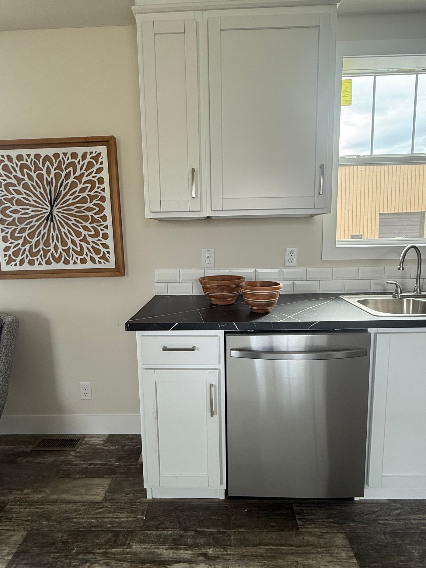 The 6616-SW016-1 SUNRISE SW Kitchen. This Manufactured Mobile Home features 3 bedrooms and 2 baths.
