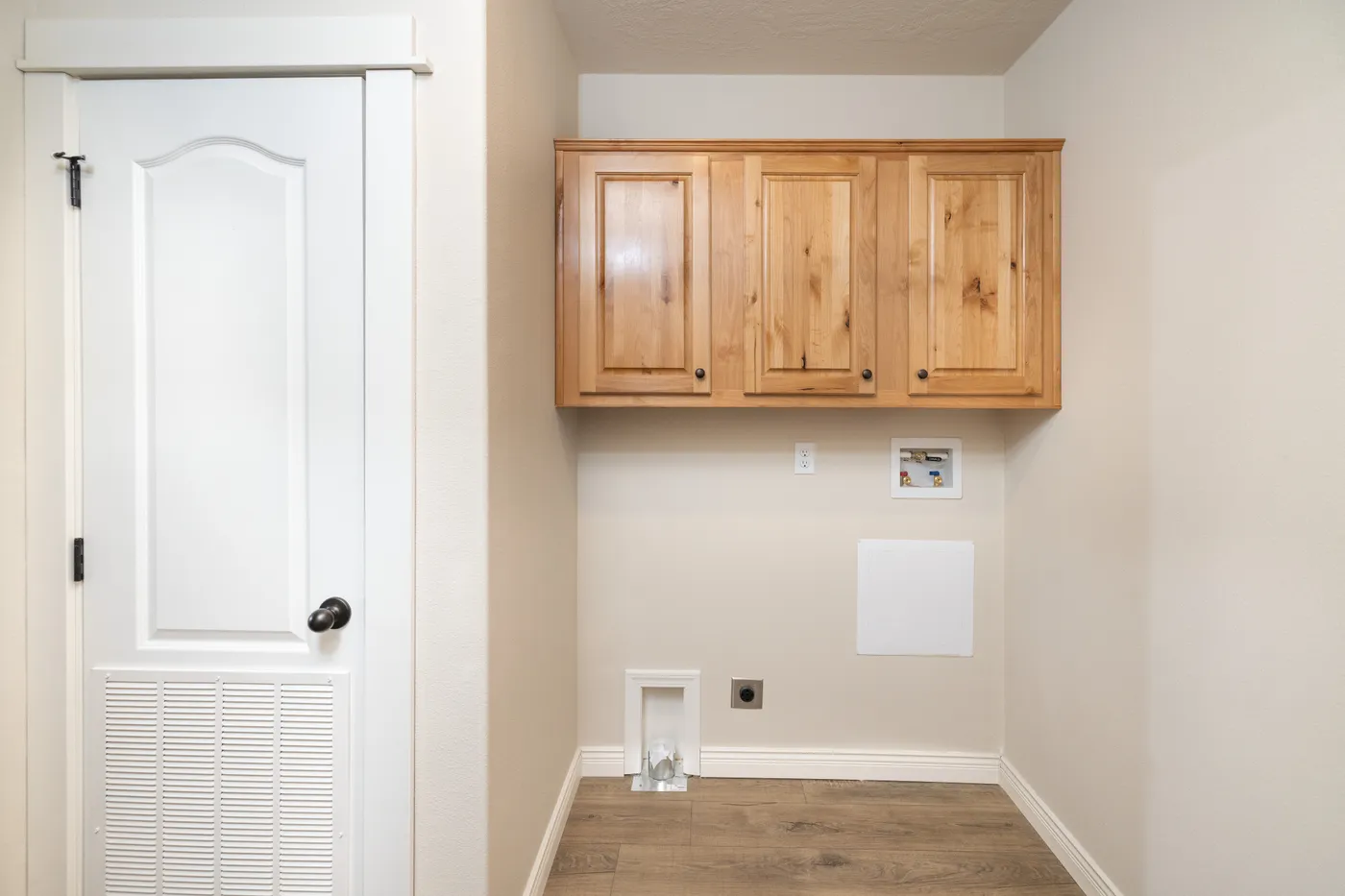 The TH601F                 CLAYTON Utility Room. This Manufactured Mobile Home features 3 bedrooms and 2 baths.