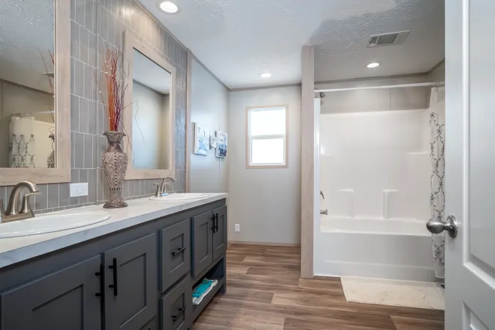 The RIO Primary Bathroom. This Manufactured Mobile Home features 3 bedrooms and 2 baths.