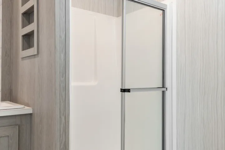 The BLAZER 66 F Primary Bathroom. This Manufactured Mobile Home features 3 bedrooms and 2 baths.