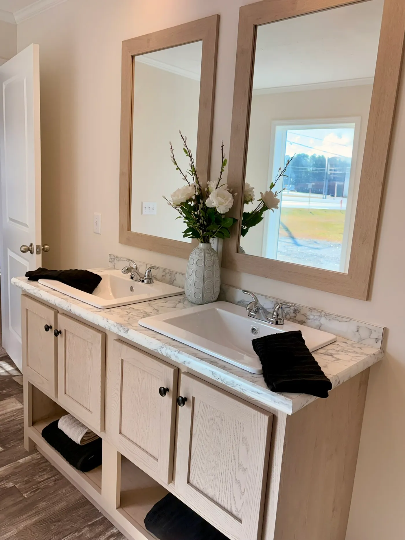 The TOURMALINE 7628-649 Primary Bathroom. This Manufactured Mobile Home features 4 bedrooms and 2 baths.
