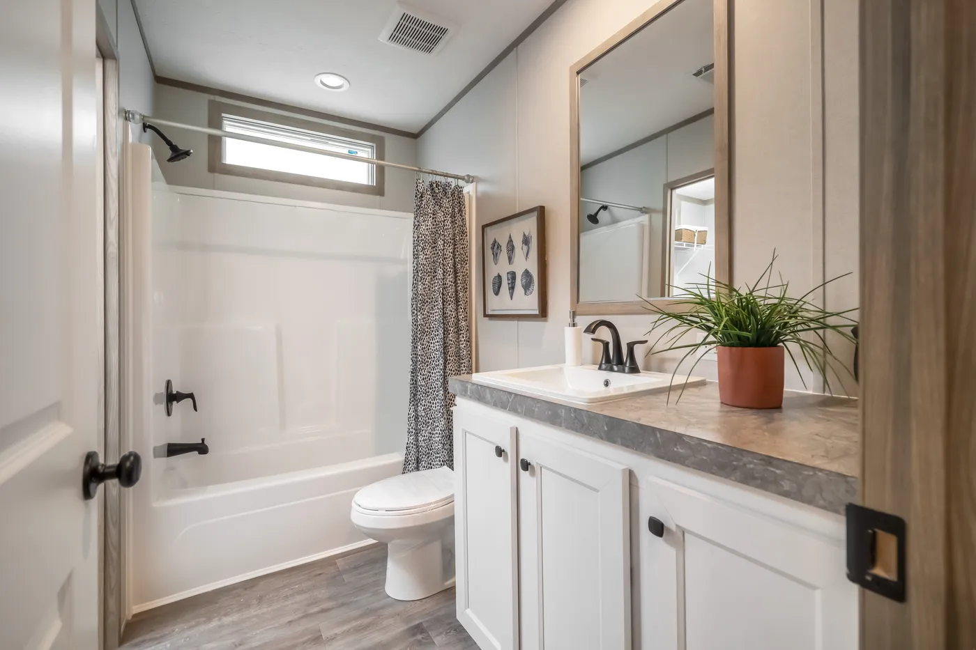 The PT 78 Guest Bathroom. This Manufactured Mobile Home features 3 bedrooms and 2 baths.