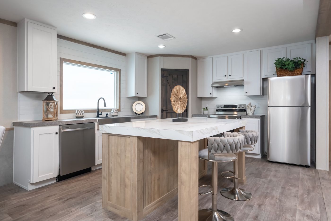 The PT 78 Kitchen. This Manufactured Mobile Home features 3 bedrooms and 2 baths.