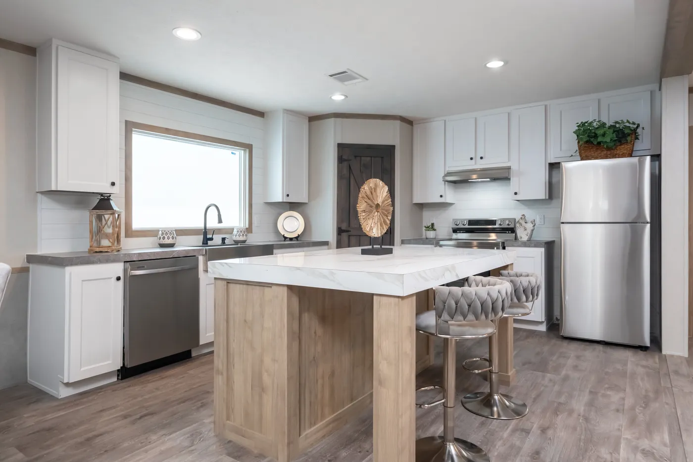 The PT 78 Kitchen. This Manufactured Mobile Home features 3 bedrooms and 2 baths.