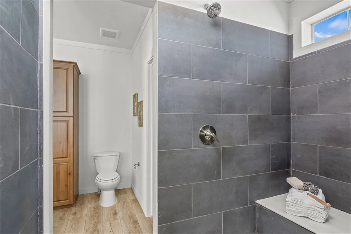 The TU3068A Primary Bathroom. This Manufactured Mobile Home features 4 bedrooms and 2 baths.