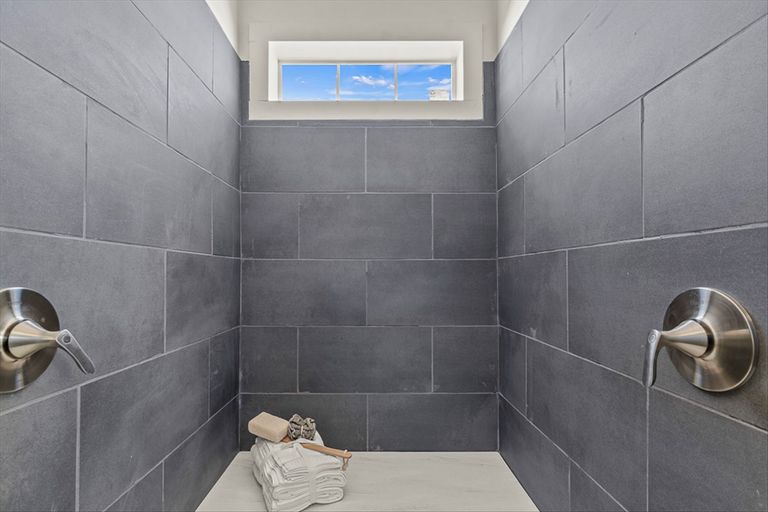 The TU3076A MEGA TUNDRA Primary Bathroom. This Manufactured Mobile Home features 4 bedrooms and 2 baths.