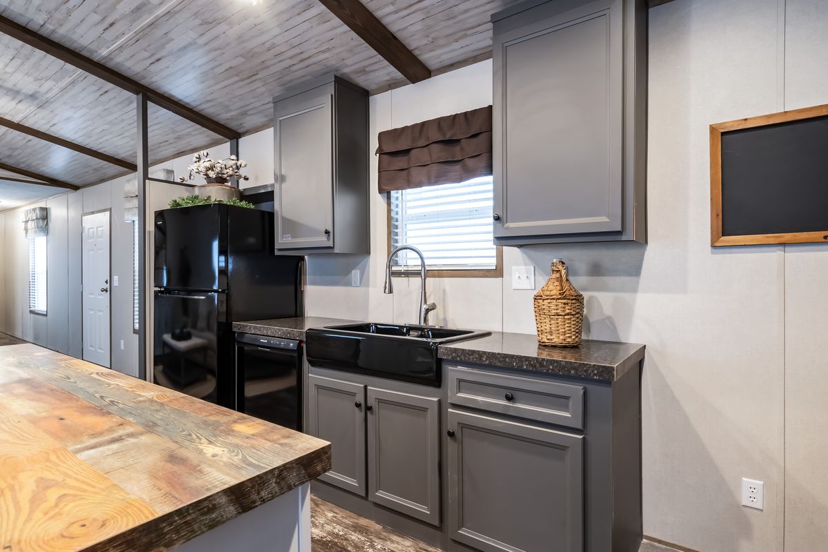 The ALPINE RIDGE Exterior. This Manufactured Mobile Home features 3 bedrooms and 2 baths.