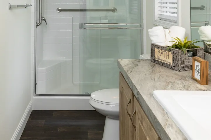 The FAIRPOINT 20382B Primary Bathroom. This Manufactured Mobile Home features 2 bedrooms and 2 baths.