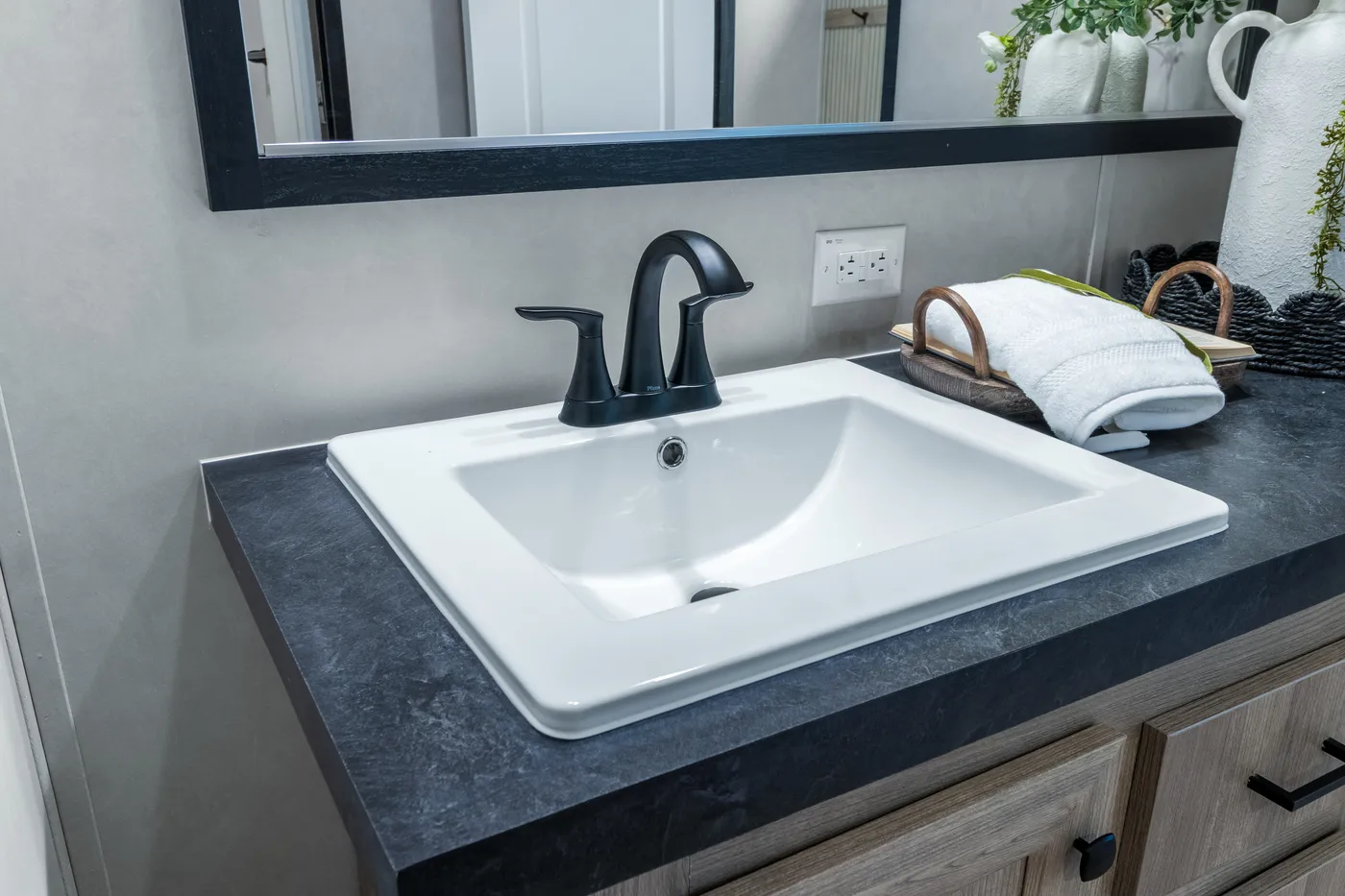 The ODYSSEY Guest Bathroom. This Manufactured Mobile Home features 4 bedrooms and 2 baths.