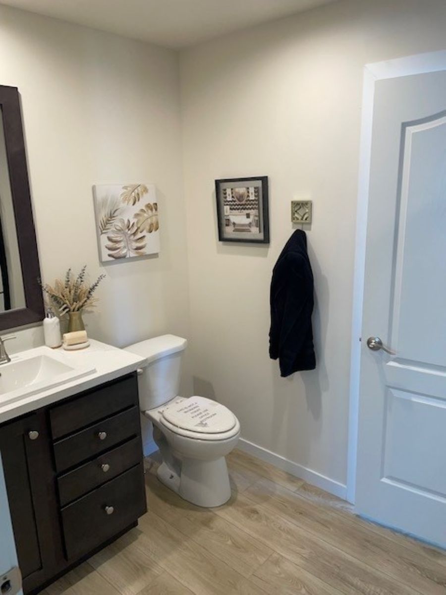 The SOMERSET DR/5228-MS012-1 SECT Guest Bathroom. This Manufactured Mobile Home features 3 bedrooms and 2 baths.