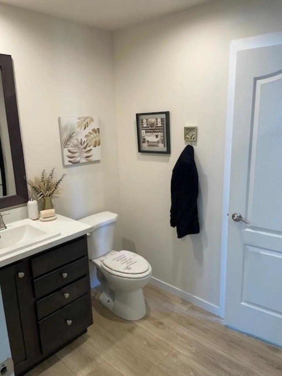 The SOMERSET DR/5228-MS012-1 SECT Guest Bathroom. This Manufactured Mobile Home features 3 bedrooms and 2 baths.