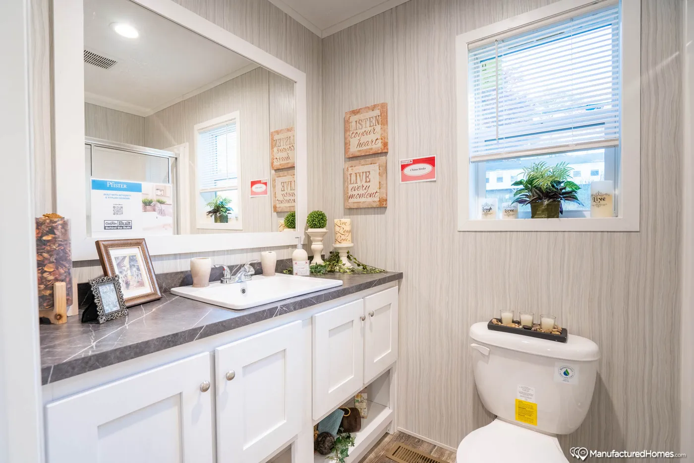 The TOPAZ 70 Primary Bathroom. This Manufactured Mobile Home features 3 bedrooms and 2 baths.