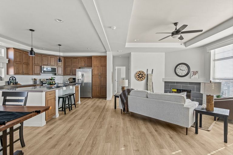 The TU3076A MEGA TUNDRA Kitchen. This Manufactured Mobile Home features 4 bedrooms and 2 baths.