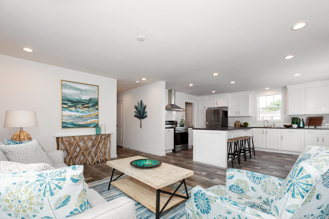 The HORIZON PLACE 4428-MS057 SECT Living Room. This Manufactured Mobile Home features 3 bedrooms and 2 baths.