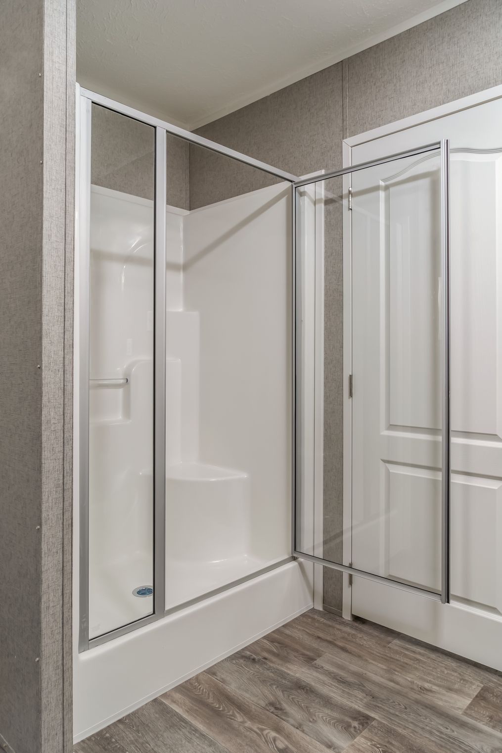 The TRADITION 60B Primary Bathroom. This Manufactured Mobile Home features 3 bedrooms and 2 baths.
