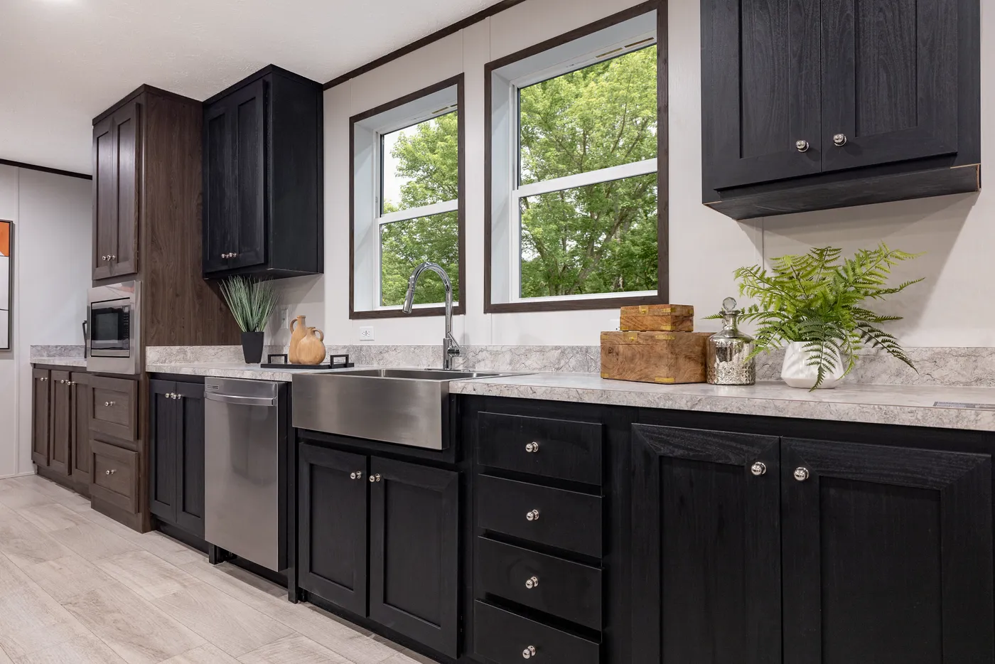 The CRESTWOOD Kitchen. This Manufactured Mobile Home features 3 bedrooms and 2 baths.