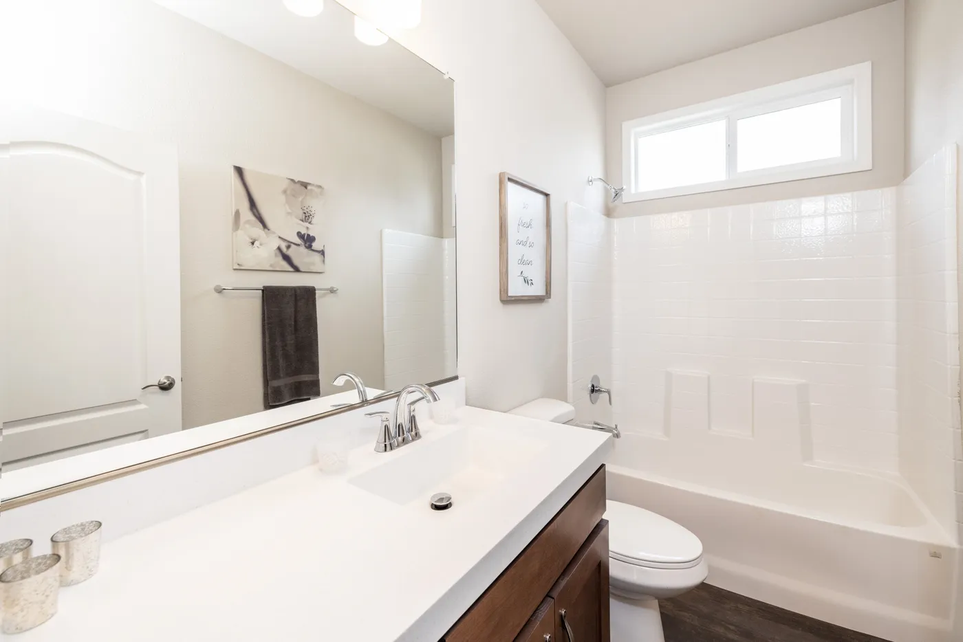 The FAIRPOINT 24523K Guest Bathroom. This Manufactured Mobile Home features 3 bedrooms and 2 baths.