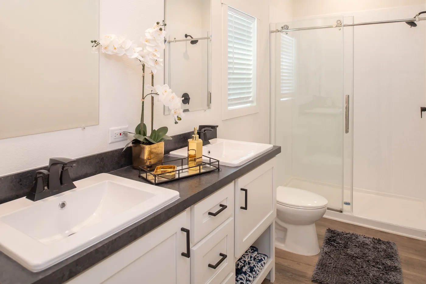 The HRM-2844-2A             KANSAS Guest Bathroom. This Manufactured Mobile Home features 2 bedrooms and 2 baths.